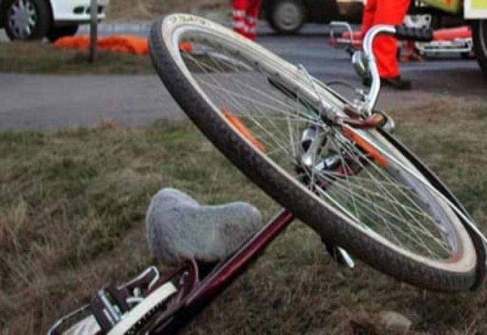 Biciclist accidentat de un șofer neatent
