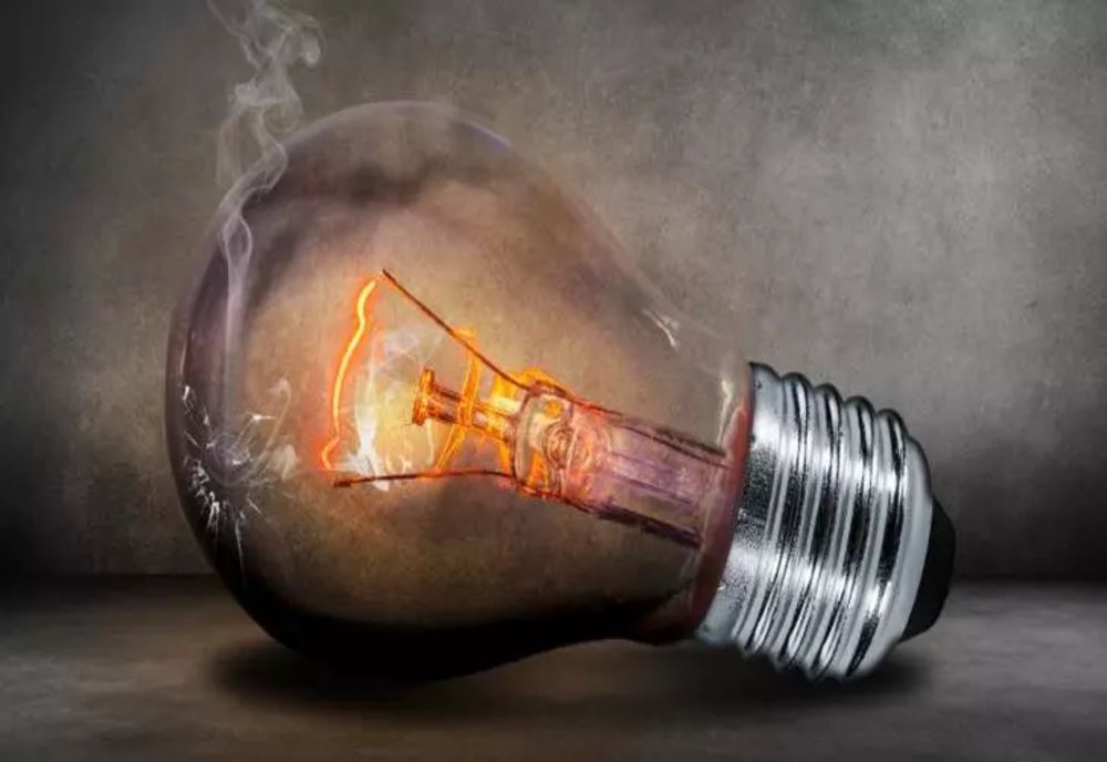 Românii fac economie la energie. Consumul final de energie electrică al ţării a scăzut cu 6,8%, în primele 11 luni din 2022
