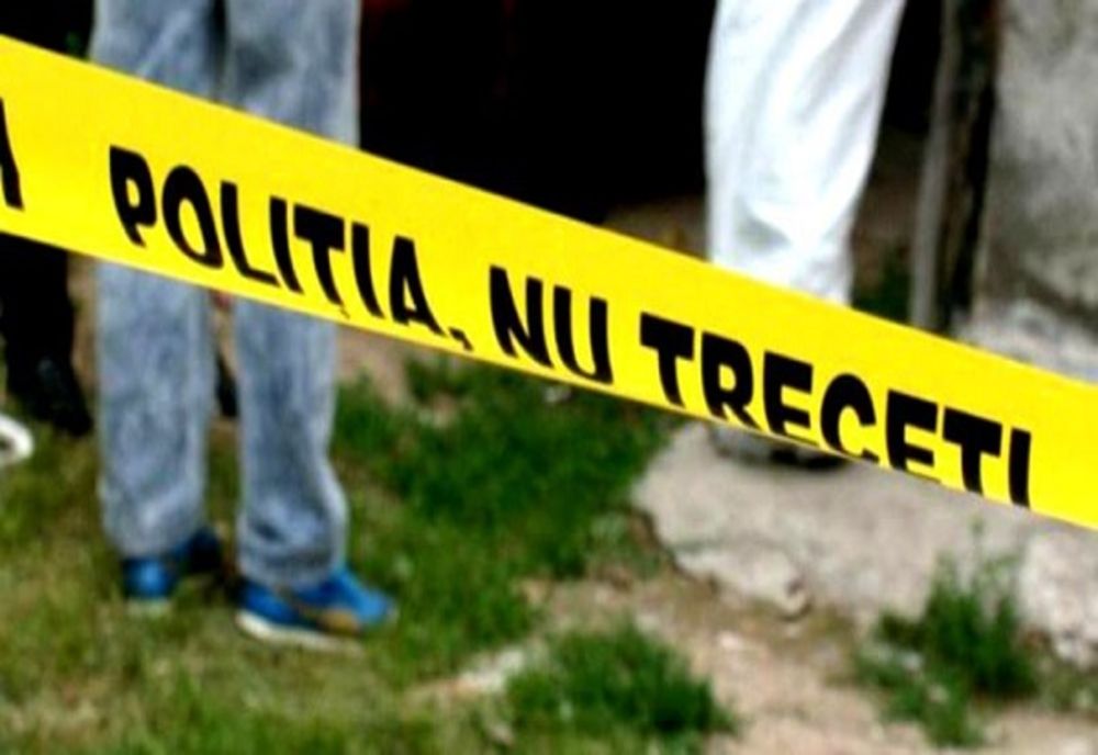 Bătaie în Roman, un tânăr a fost târât din scaunul cu rotile şi a fost lovit cu pumnii şi picioarele. O persoană a fost înjunghiată