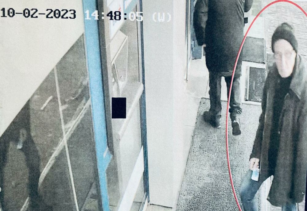 Dacă vedeți această persoană, anunțați poliția! Și-a insușit banii altei persoane