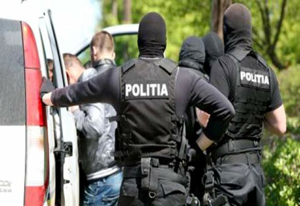 Tandem de hoți, în arest! Au spart mai multe case din comuna lor