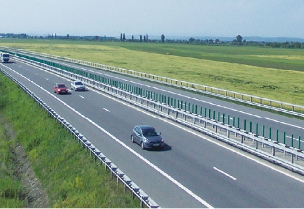 Carambol pe A2: șapte vehicule avariate și trei persoane rănite, între care un copil