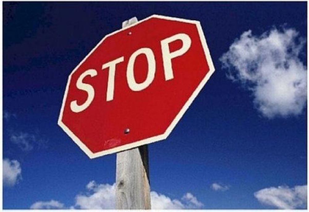 Două șoferițe au fost rănite pentru că una dintre ele nu a oprit la STOP