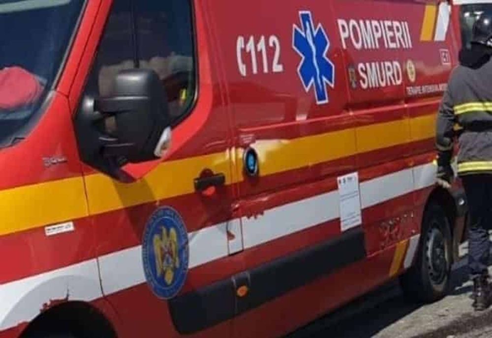 Incendiu într-un bloc din Roman! Focul a pornit de la o lumânare! Proprietarul a suferit arsuri