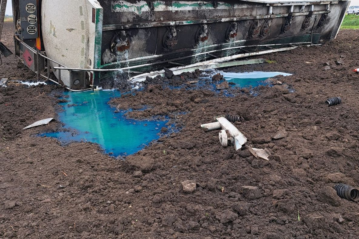 Sectorul de drum DN2-E85, în localitatea Secuieni este blocat. Pericol de explozie