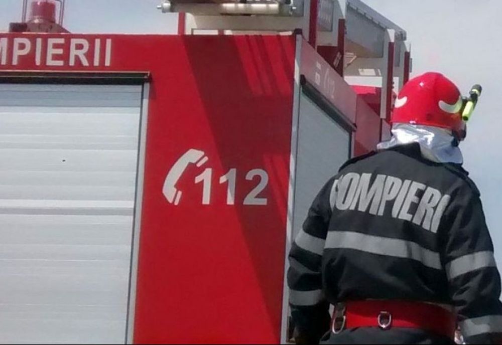 Au făcut grătar și au dat foc la casă. Pompierii au intervenit la timp