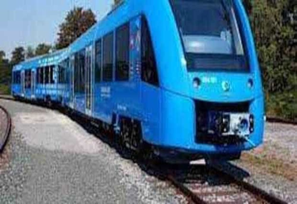 Un tren plin cu pasageri a lovit osii metalice puse pe șine de doi adolescenți. Locomotiva a fost avariată