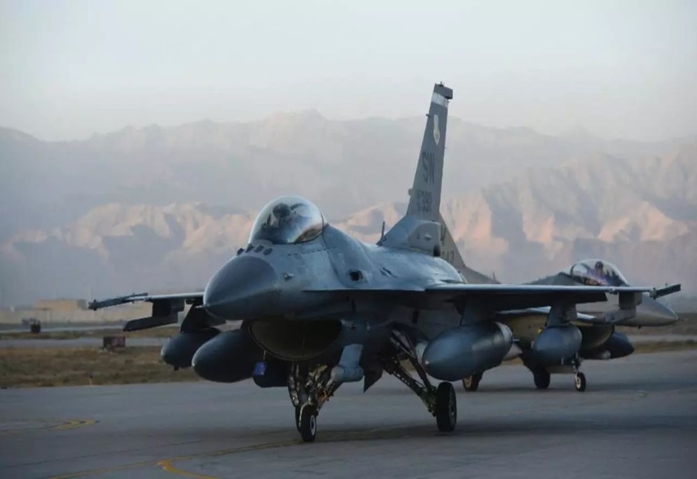 PANICĂ URIAȘĂ LA GRANIȚA ROMÂNIEI: ARMATA A TRIMIS DOUĂ AVIOANE F-16