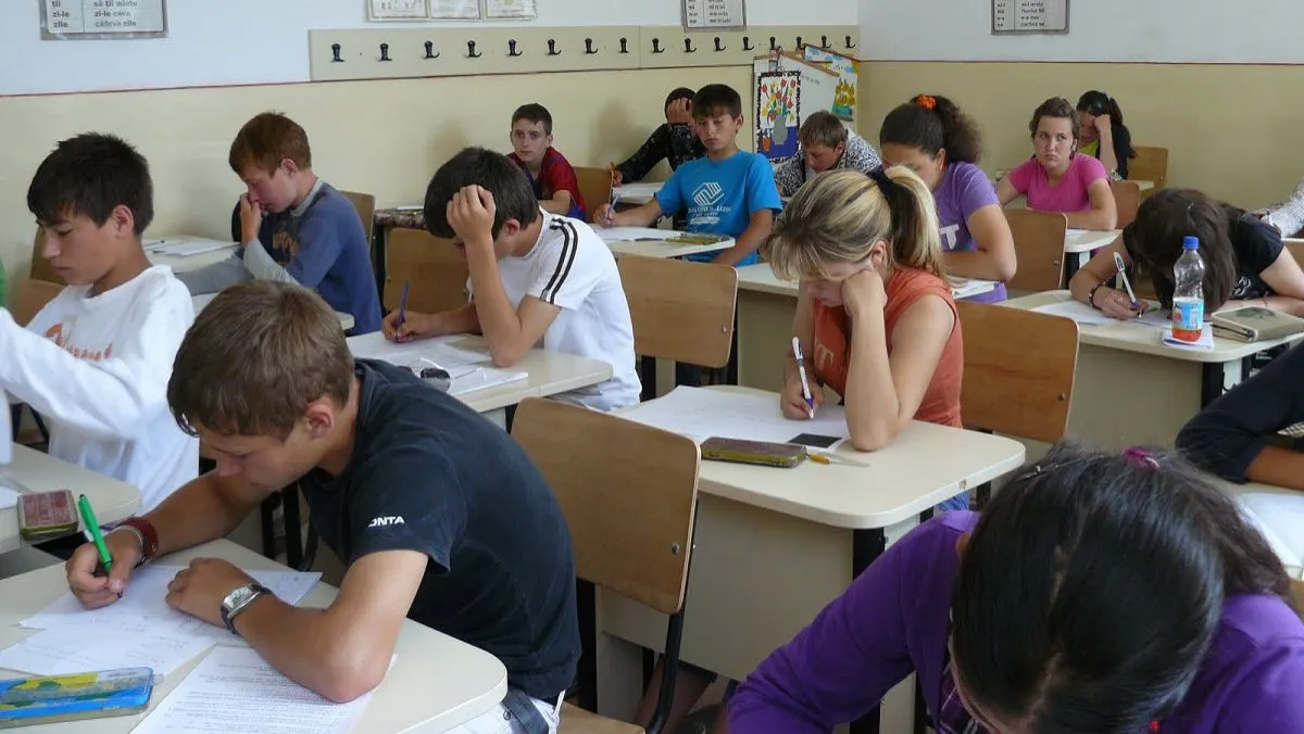 Subiecte la Evaluarea Națională 2026: elevii ar fi avut texte literare și cerință de rezumat la română