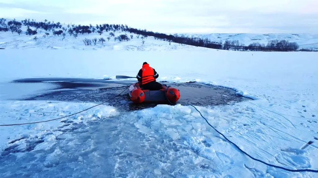 murit cazut lac inghetat decedat pompieri