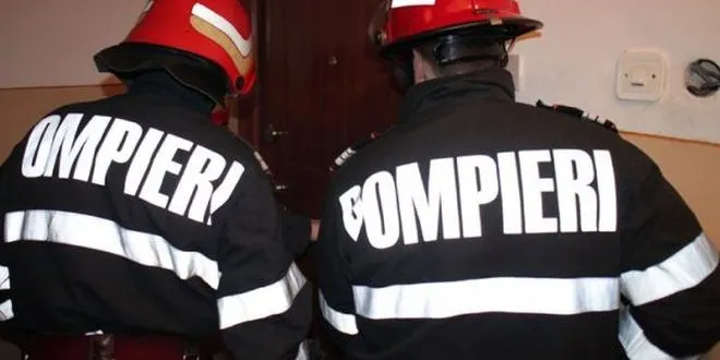 pompieri-deblocare-usa-barbat-gasit-mort