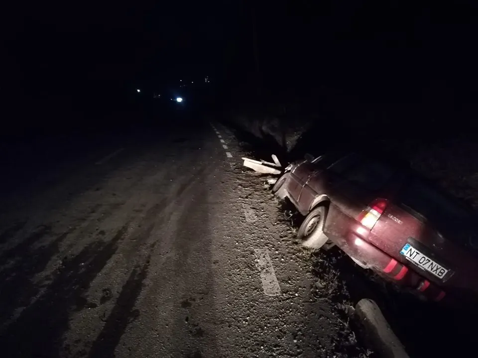 Un-șofer-beat-a-intrat-cu-mașina-într-un-pod-FOTO-2