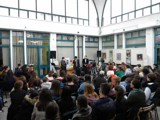 ”Poetul-și-cântăreața”-au-umplut-cupola-Bibliotecii-2-560x420