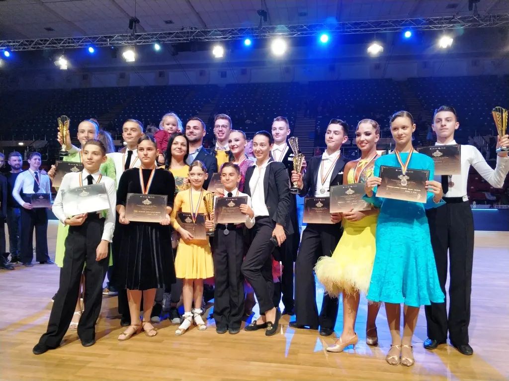 „Fabrica-de-campioni”-Ray’s-Dance-a-cucerit-România