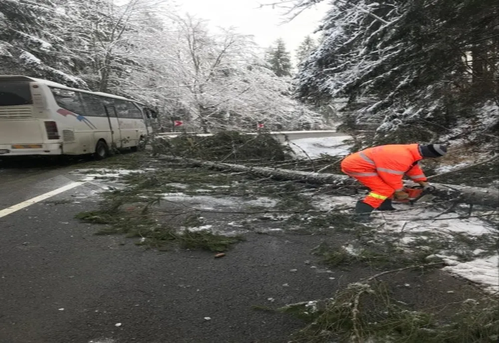 Trafic rutier închis între Gheorgheni și limita cu județul Neamț. Cum se circulă pe drumurile din Moldova