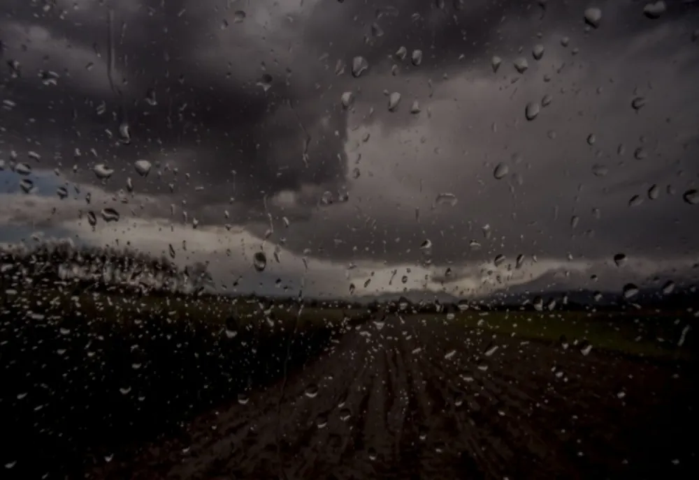 Cer noros, va ploua pe arii restrânse (Prognoza meteo)
