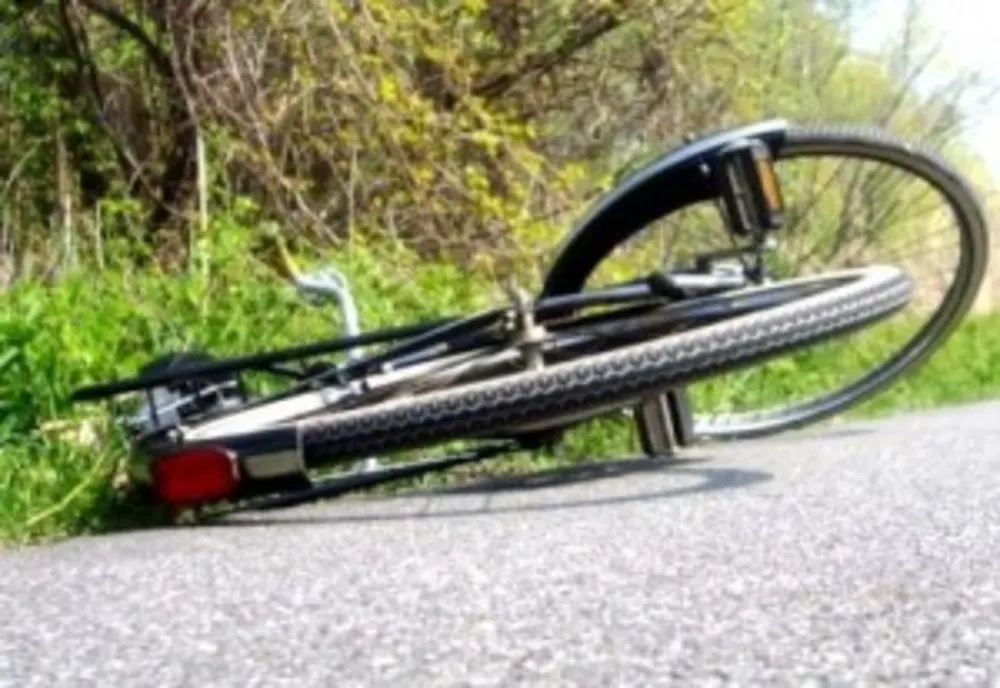 Bărbat în comă după ce a căzut de pe bicicletă