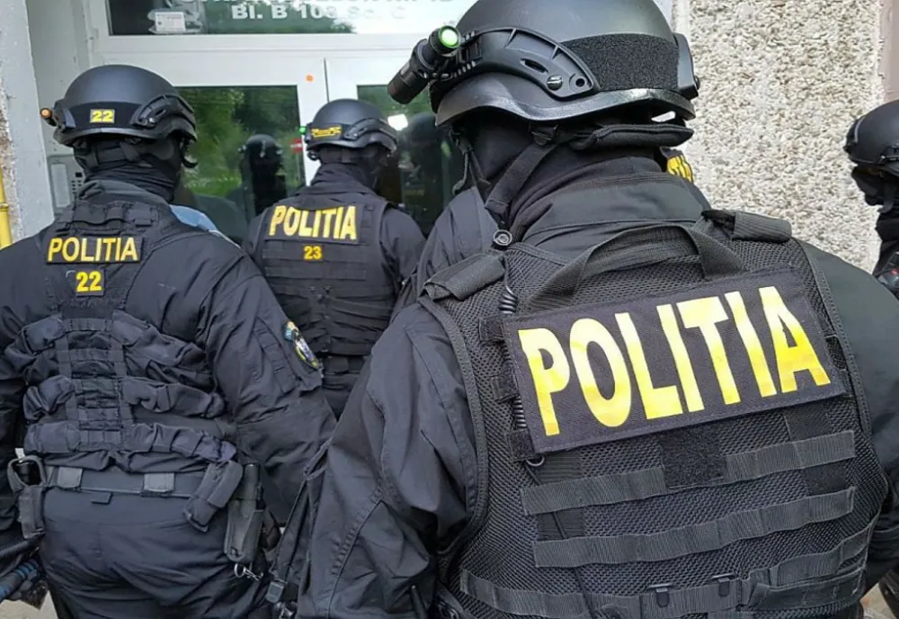Percheziții în Piatra-Neamț după ce un adolescent a fost tâlhărit