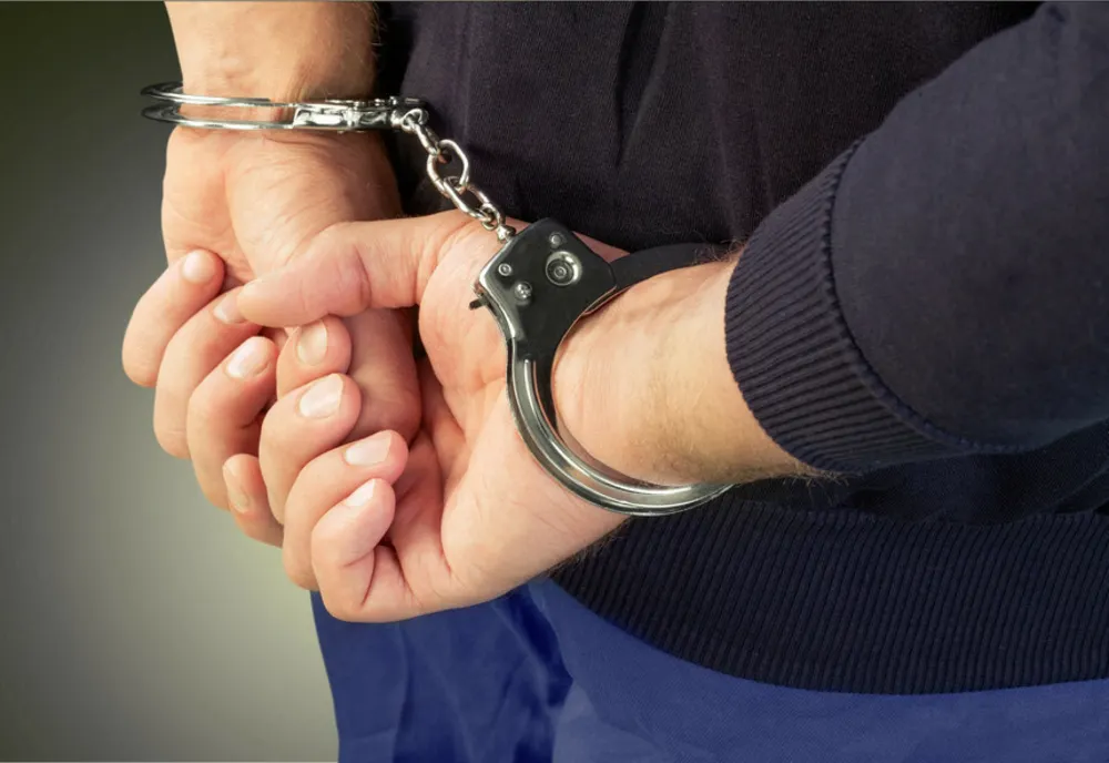 Un bărbat a fost reținut de polițiști după ce a dat foc unui cabinet medical