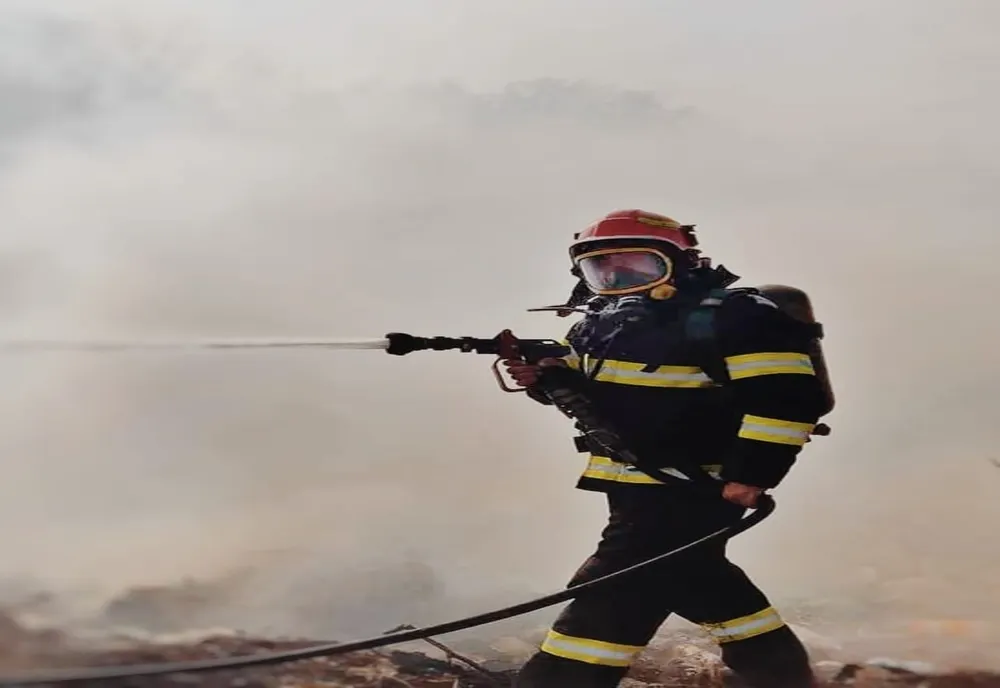 Incendiu de vegetatie uscată în localitatea Straja