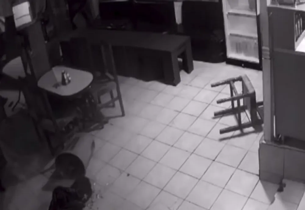 Scandal într-un bar din Girov! Un bărbat, reținut!