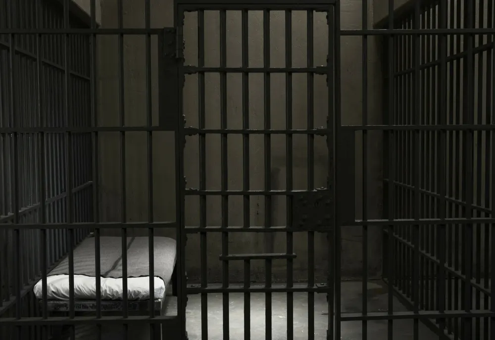 Va sta aproape cinci ani într-un centru de detenție! pentru ce e condamnat tânărul
