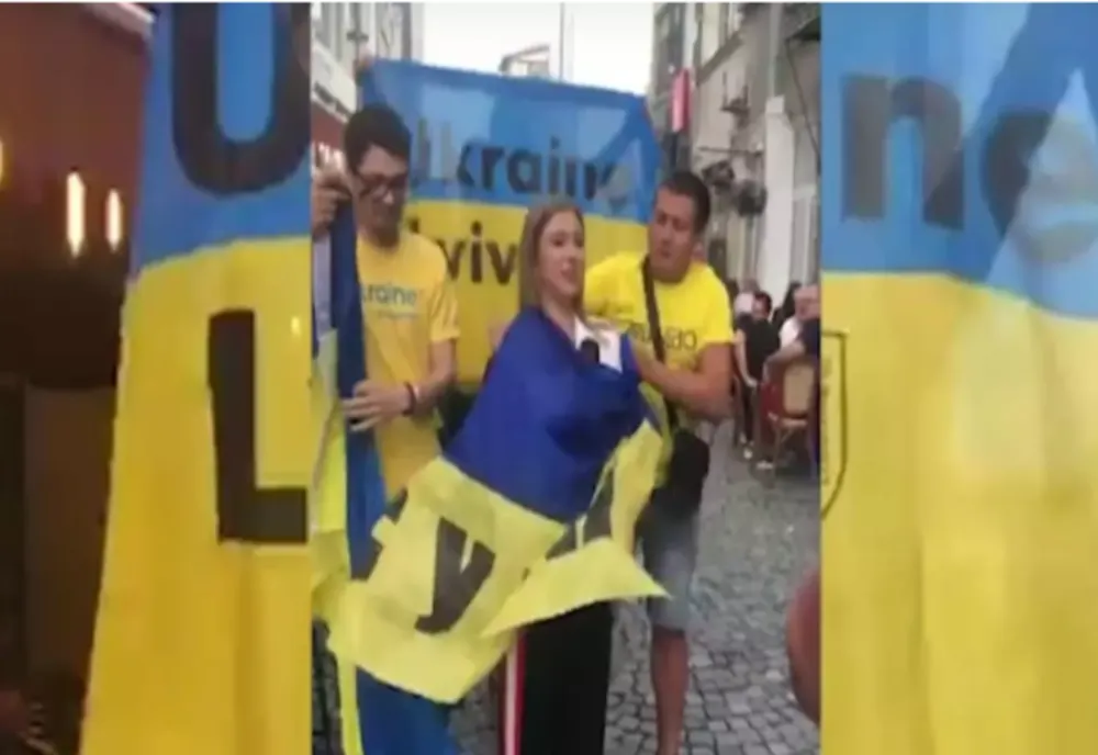 Spectacol după victoria Ucrainei de la EURO 2020: Corespondentul Realitatea PLUS - Adina Iliescu, protagonista unui moment inedit