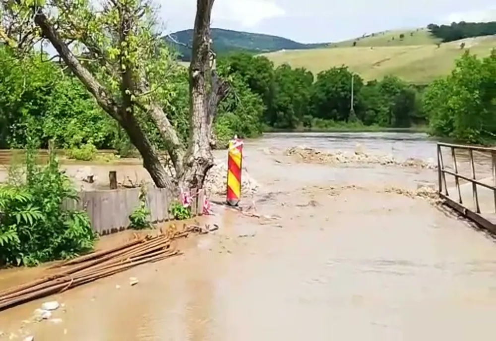 Hidrologii avertizează! COD PORTOCALIU de inundații în 16 județe!