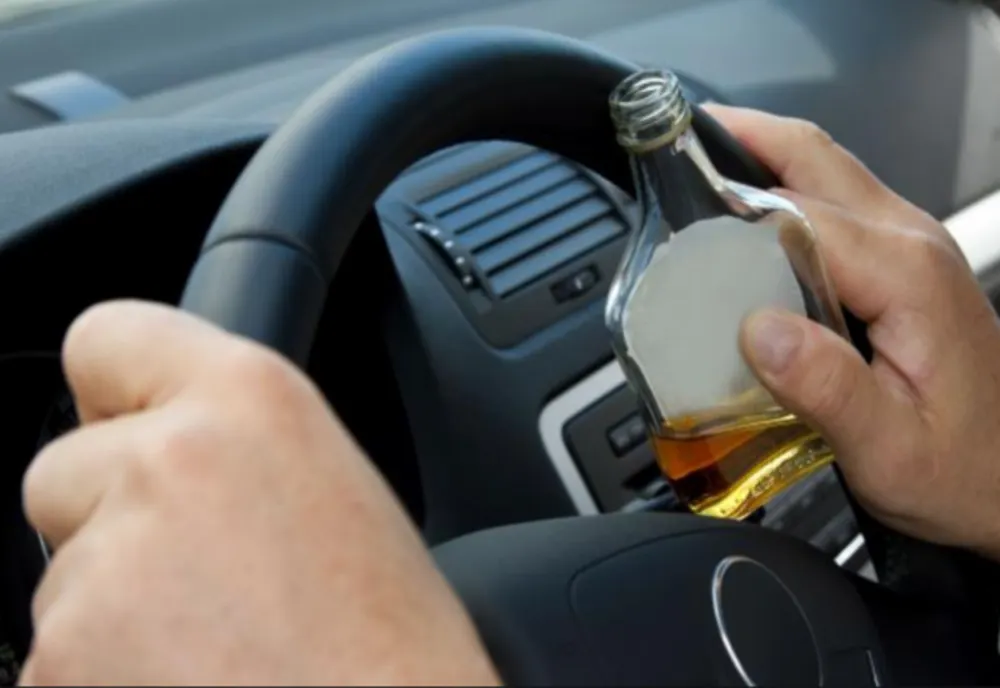 Inconștiență: un bărbat a băut și apoi a condus pe străzile din Piatra Neamț
