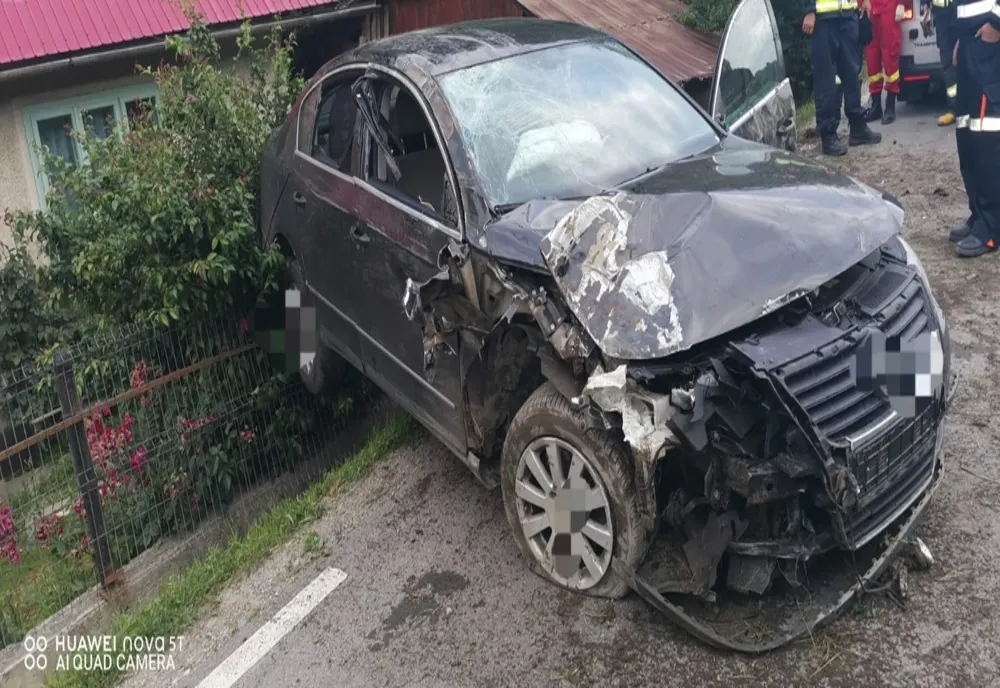 Accident la Farcașa! Șoferița a ajuns la spital