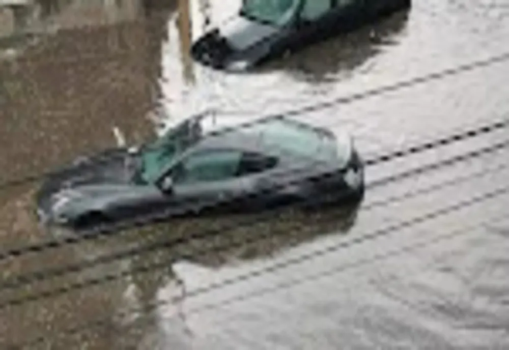VIDEO - Vremea rea a făcut ravagii în mai multe județe - Imagini apocaliptice cu străzi acoperite de grindină, haos în trafic