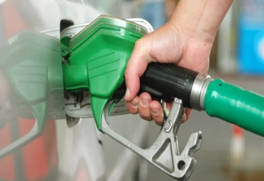 Un nou coșmar pentru români. Prețurile carburanților au luat-o razna, sunt cele mai mari din ultimii 7 ani