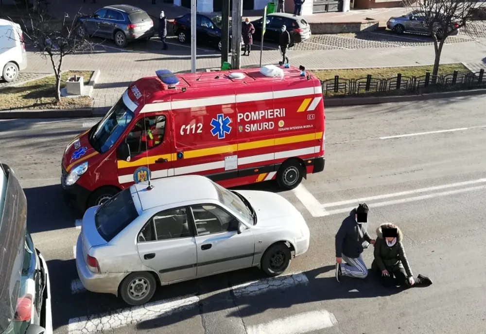 Femeie accidentată pe trecere de un septuagenar neatent