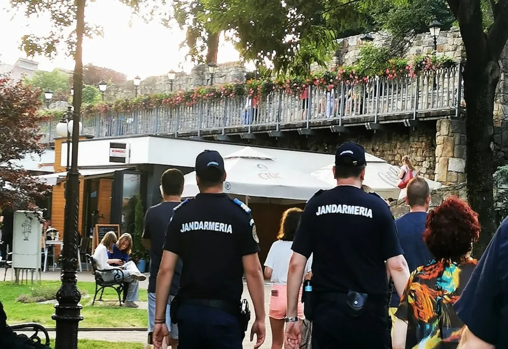 36 de fapte contravenționale și penale constatate de jandarmii nemțeni în minivacanța de Rusalii