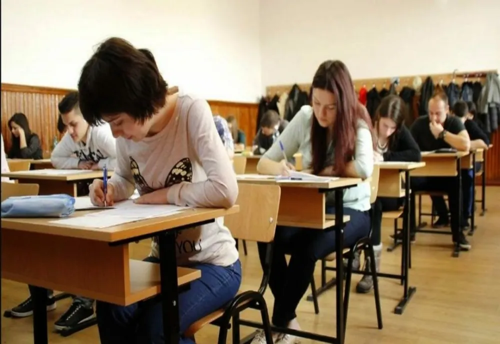 Media claselor V-VIII, eliminată din calculul mediei de admitere la liceu