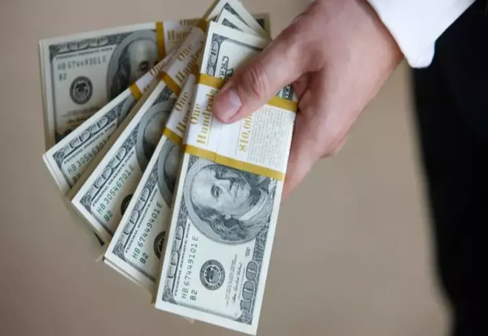 Pericolul uriaș și mai puțin cunoscut cauzat de creșterea masivă a dolarului - Ar putea provoca o criză financiară sau economică