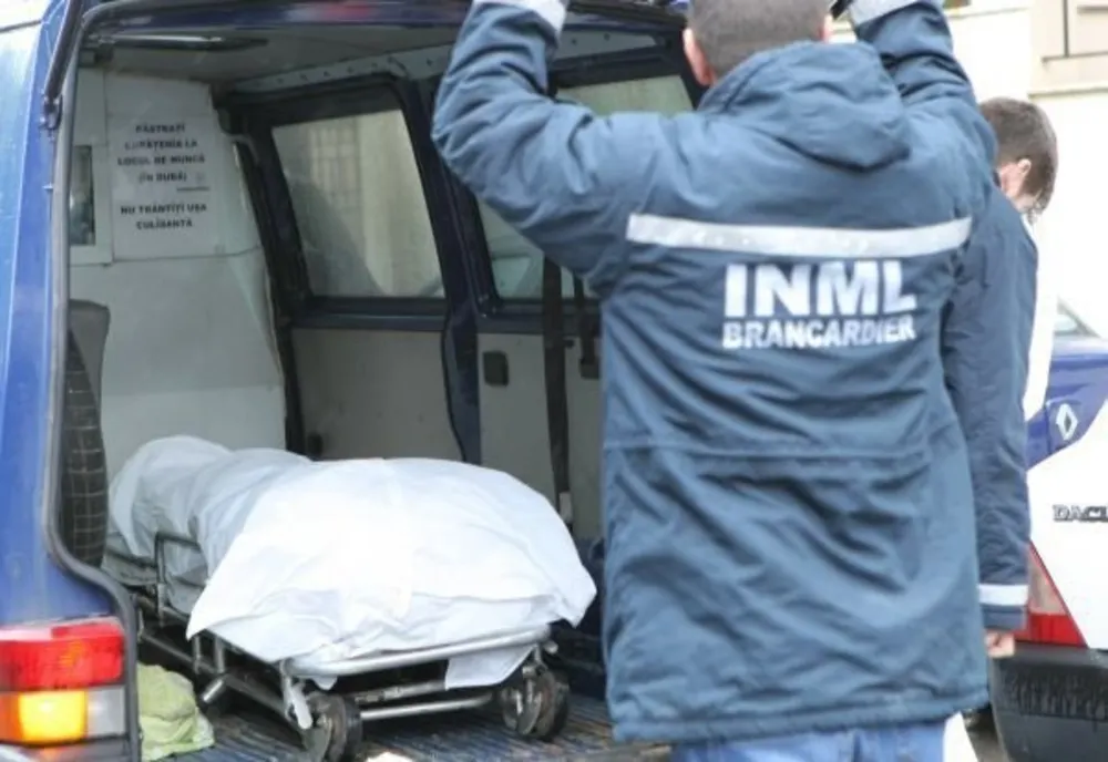 Un bărbat de 84 de ani din Roman, găsit mort în locuința sa