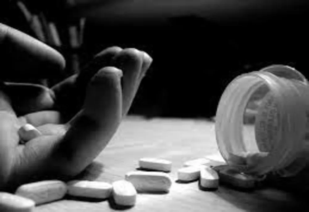 Găsită fără suflare într-o pensiune din Neamț! În cameră au fost găsite mai multe ambalaje de medicamente