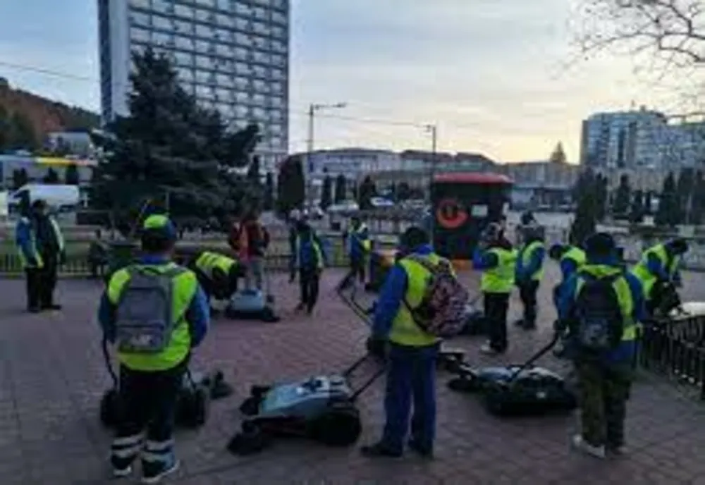 2,5 milioane de euro pentru pentru măturat, spălat, stropit în anul în care orașul va fi ȘANTIER