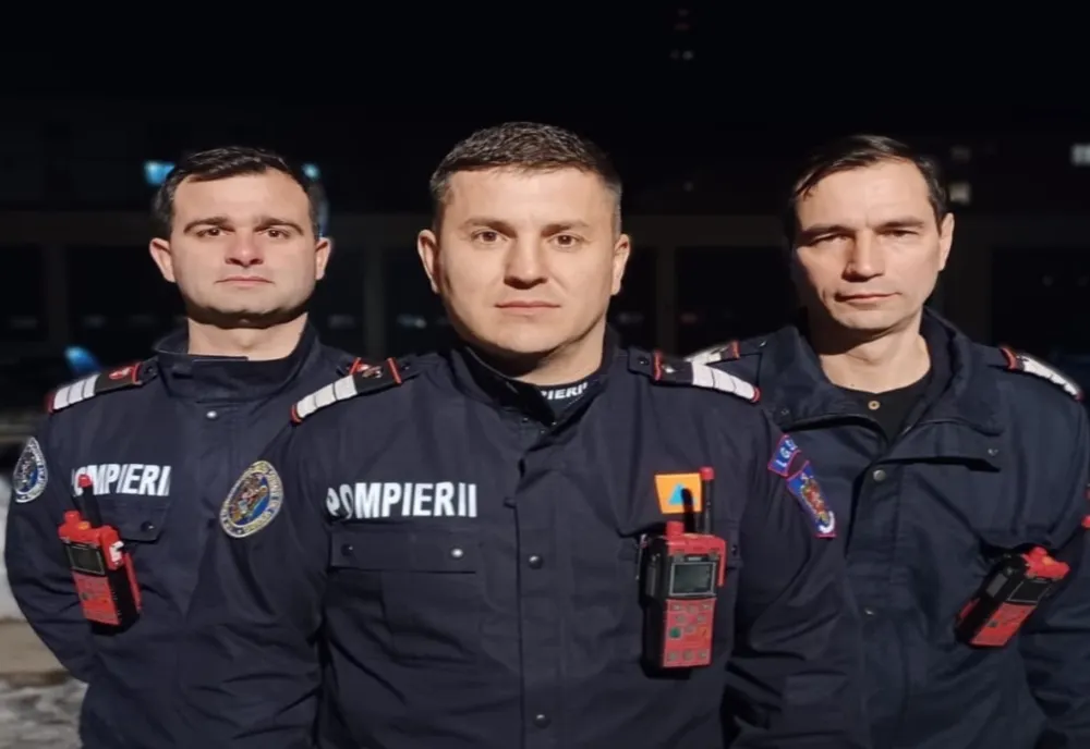 Intervenție salvatoare a trei pompieri, după ce un copil de 1 an și jumătate s-a înecat cu o bucata de măr