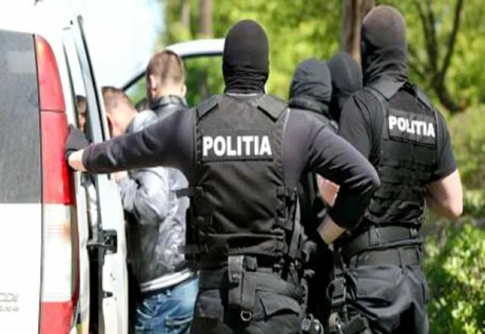 Tandem de hoți, în arest! Au spart mai multe case din comuna lor
