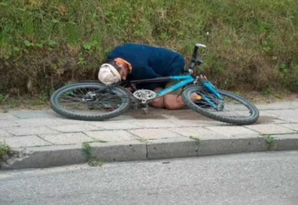 De beat ce era, a căzut de pe bicicletă! Acum are și dosar penal