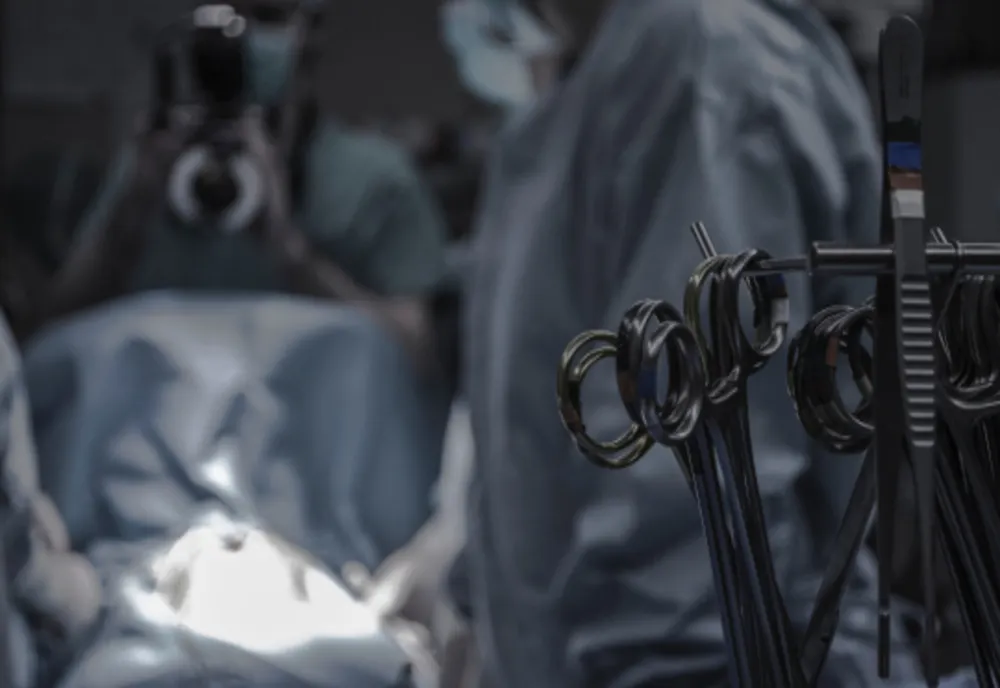 O tânără din Neamț a ajuns la spital crezând că este însărcinată. Șocant ce au descoperit medicii din Iași la operație!