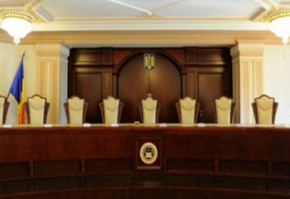 CCR: LEGEA CARE PREVEDE BURSE DE PERFORMANŢĂ DOAR PENTRU ELEVII DIN ŞCOLILE DE STAT - NECONSTITUŢIONALĂ