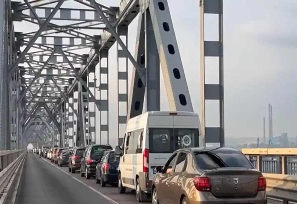 TIMP DE AŞTEPTARE DE DOUĂ ORE, LA IEŞIREA DIN ŢARĂ PRIN PUNCTUL DE TRECERE A FRONTIEREI GIURGIU-RUSE