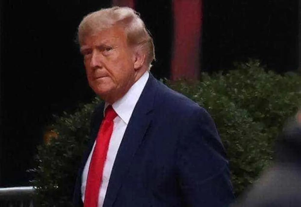 INSTALAT LA CASA ALBĂ, DONALD TRUMP SEMNEAZĂ PRIMELE ORDINE EXECUTIVE ȘI DECRETE