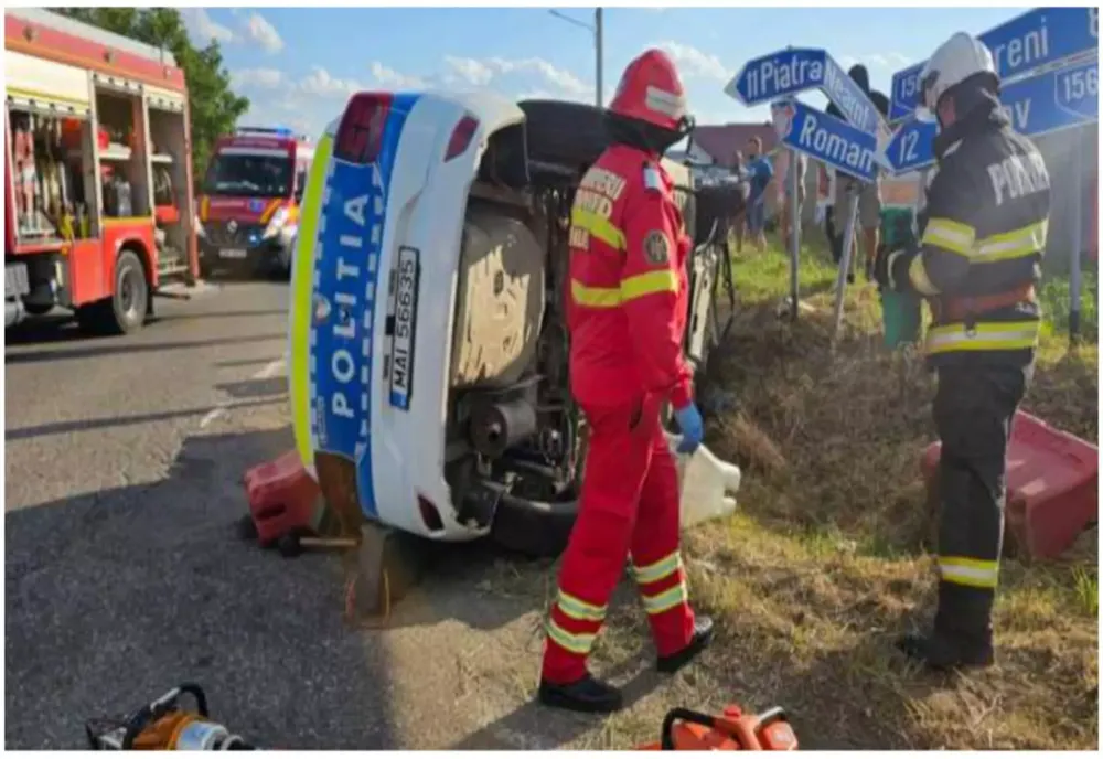 AUTOSPECIALĂ DE POLIȚIE AFLATĂ ÎN MISIUNE, IMPLICATĂ ÎNTR-UN ACCIDENT RUTIER GRAV