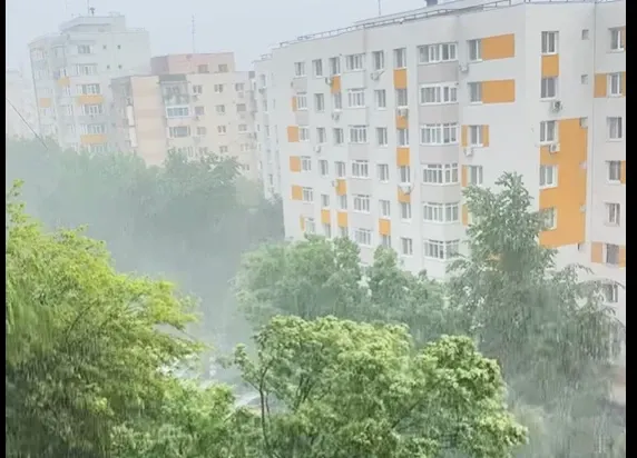 ploi și vijelii