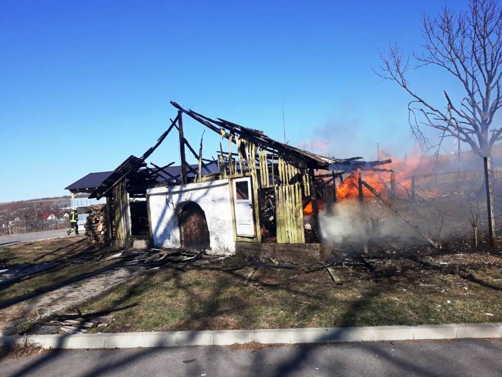 Incendiu la Liceului Tehnologic Special Ștefan cel Mare (3)