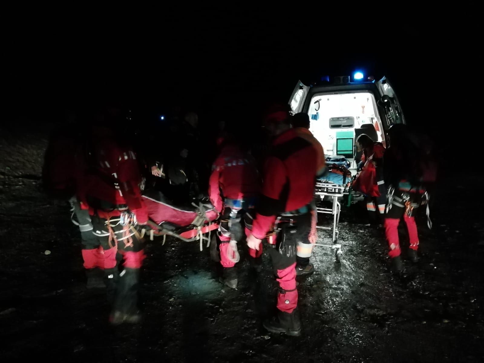 cazut stanci cheile sugaului salvamont pompieri